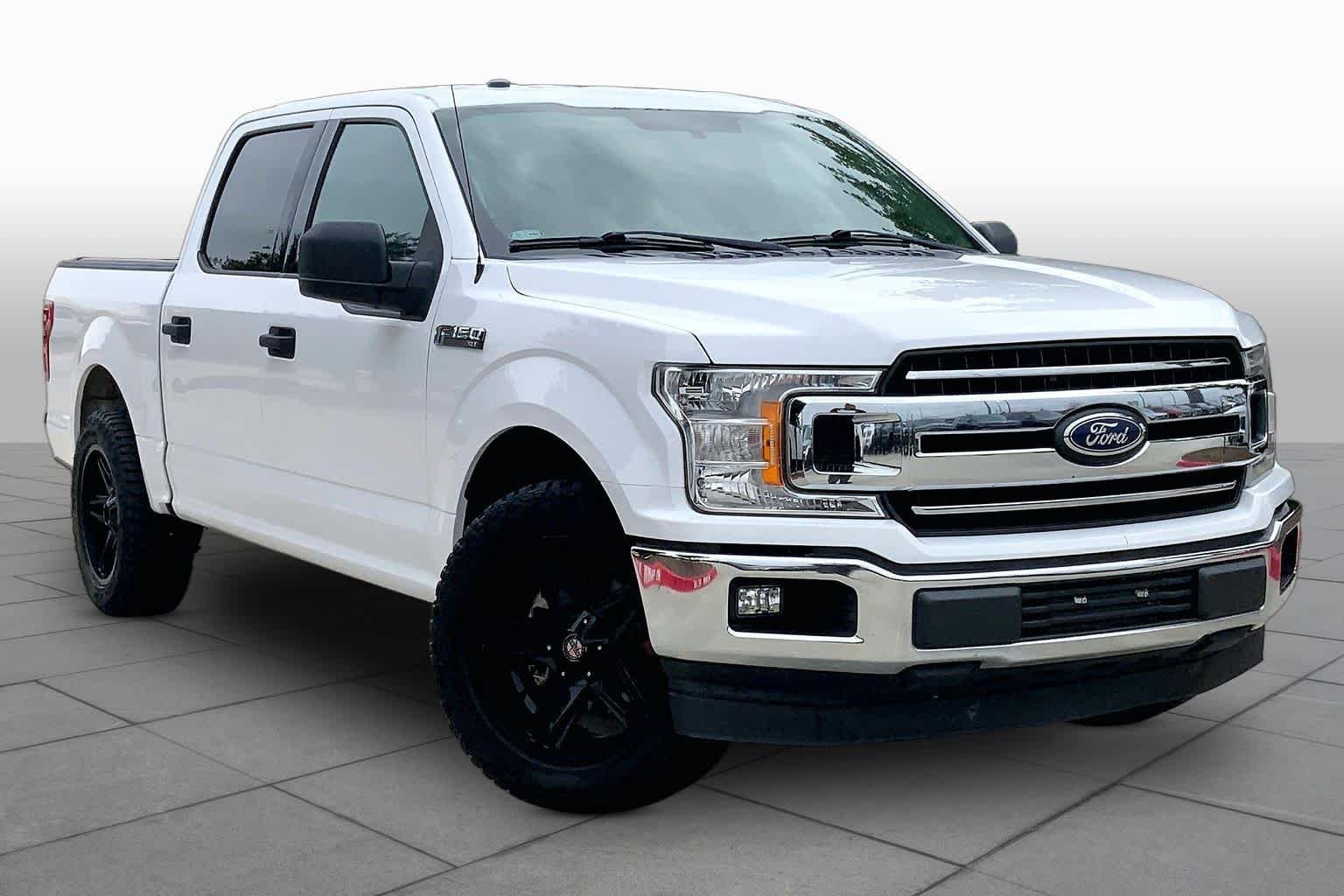Used 2018 Oxford White Ford XLT image 3