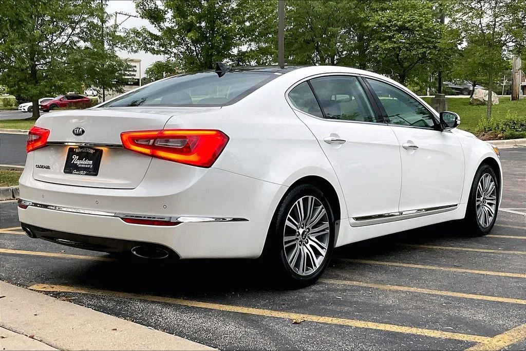 Used 2016 White Kia Premium image 16