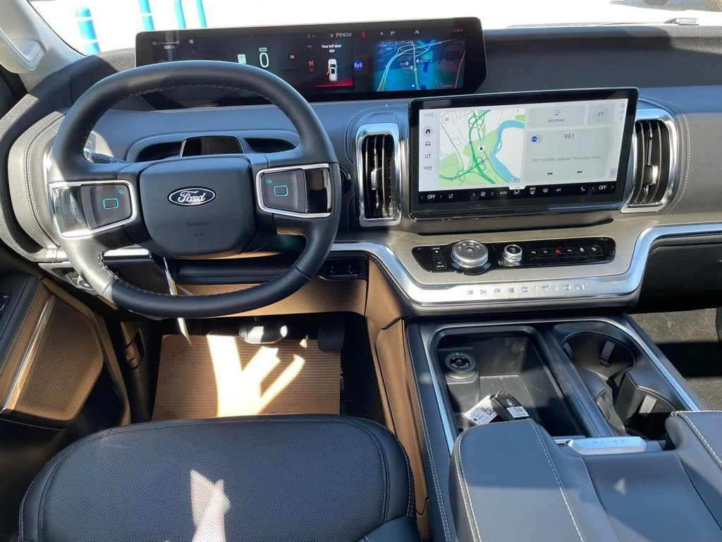 New 2026 STAR WHITE Ford Platinum image 8