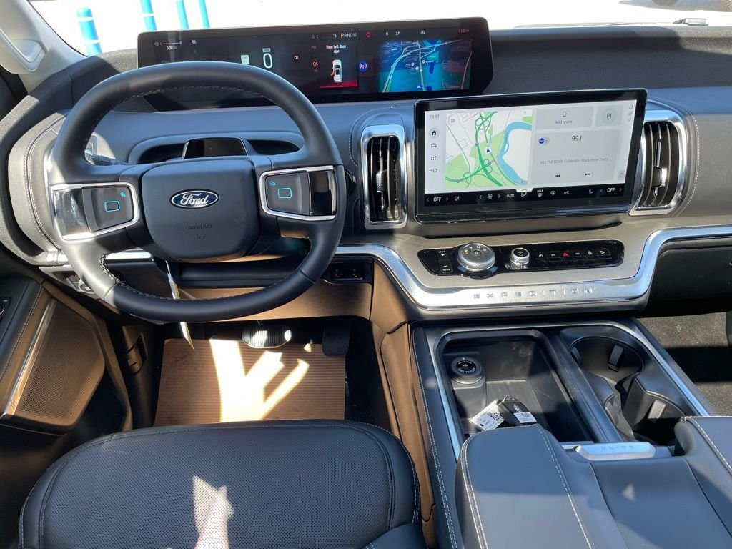 New 2026 Star White Metallic Tri-Coat Ford MAX Platinum® image 8