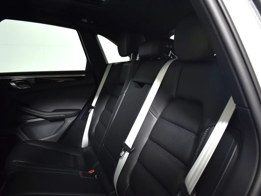 2026 Porsche Macan - Photo 38