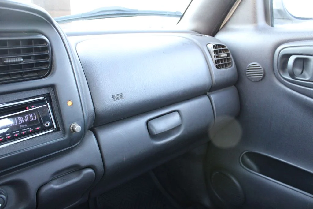 Used 2000 White Dodge Sport image 14