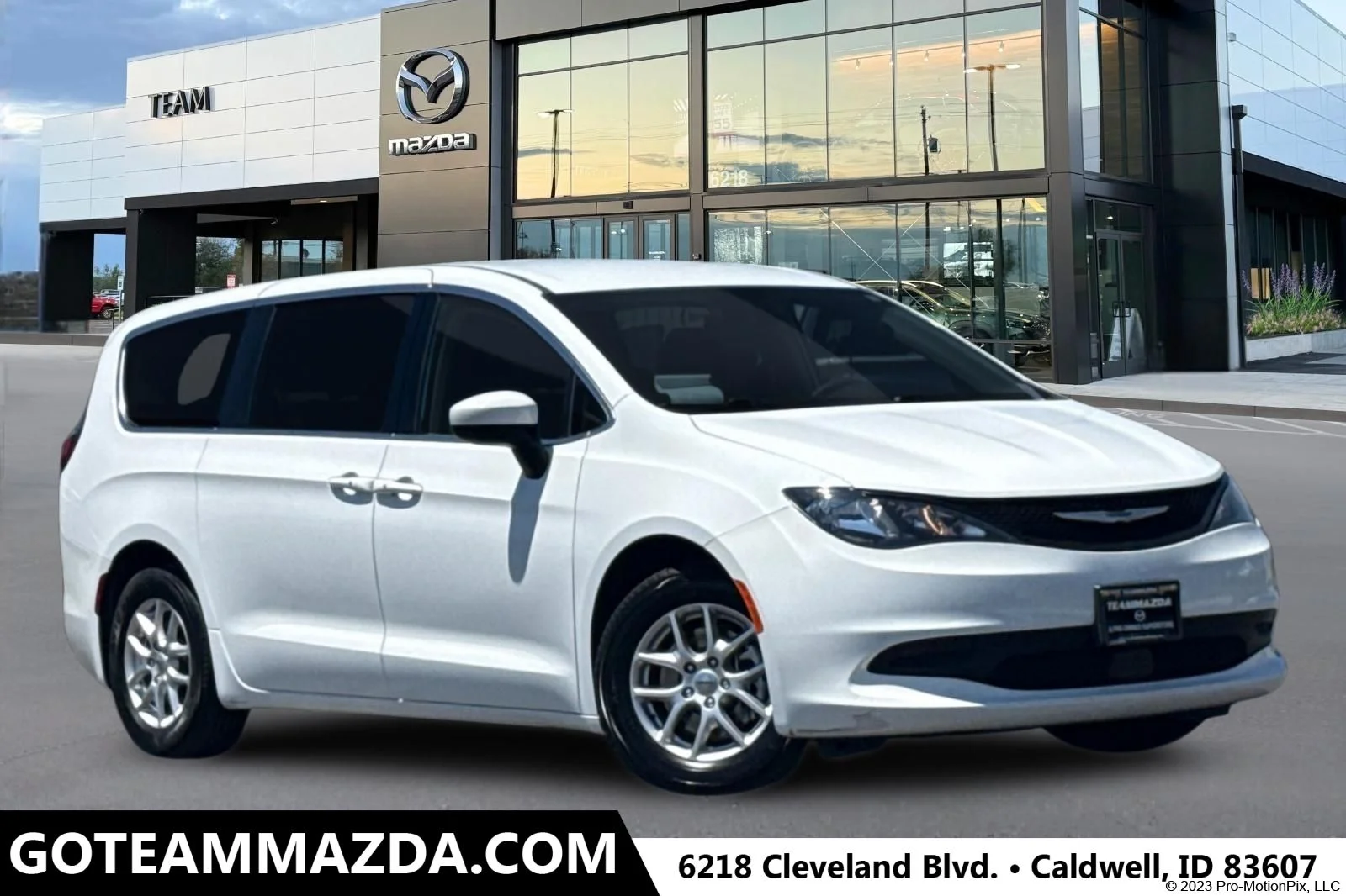 2023 Chrysler Voyager LX's photo
