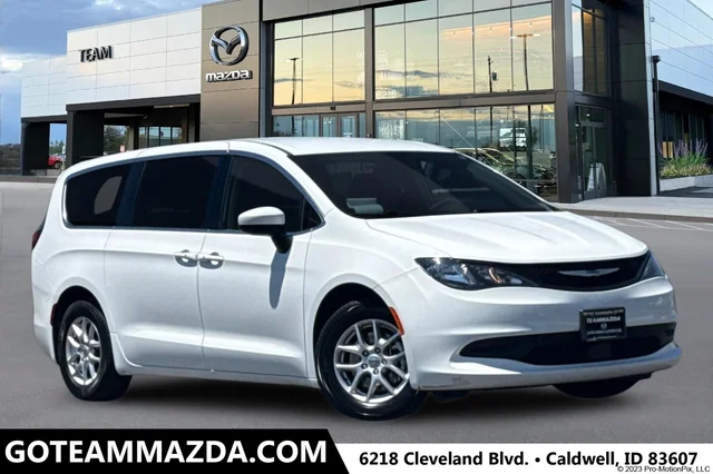2023 Chrysler Voyager LX