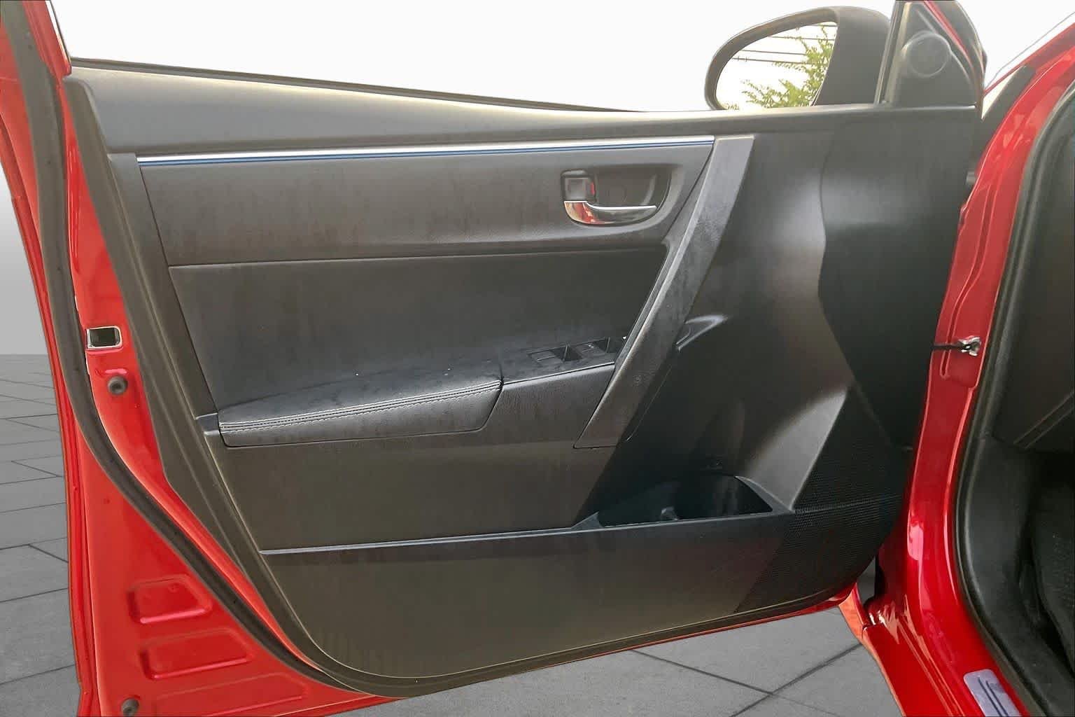 Used 2015 Barcelona Red Metallic Toyota S Plus image 21