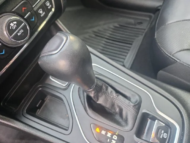 Used 2020 Gray Jeep Latitude Plus image 29