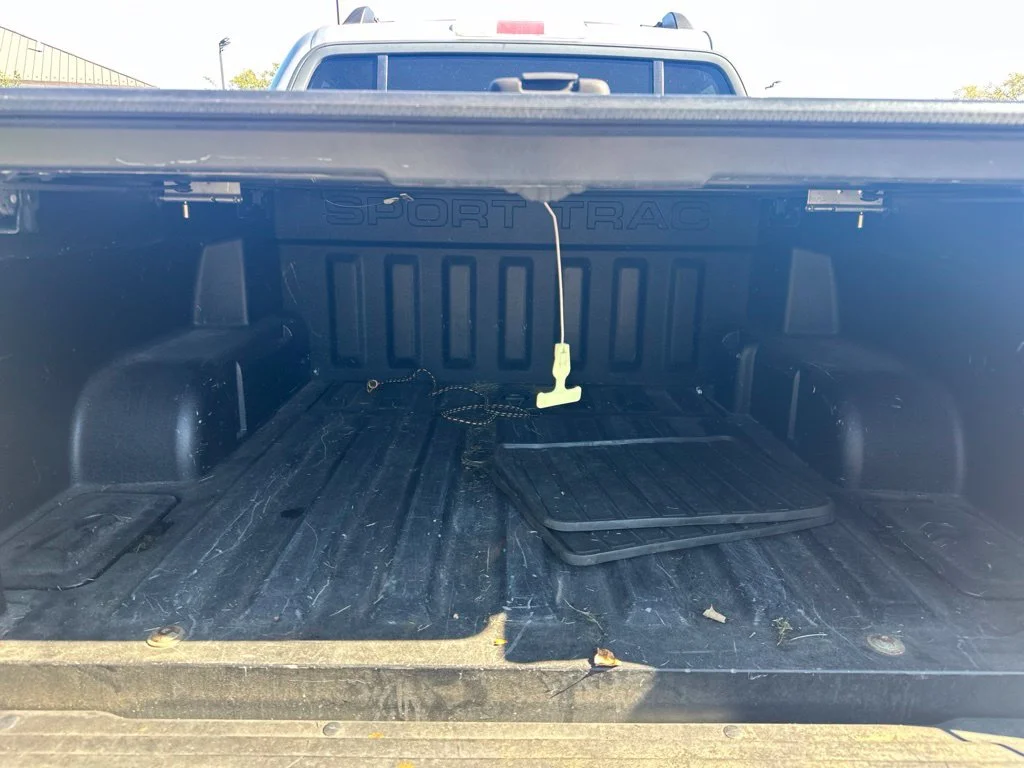 Used 2010 Silver Ford XLT image 11