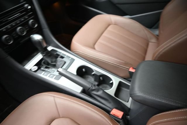 Used 2022 Green Volkswagen 2.0T Limited Edition image 18