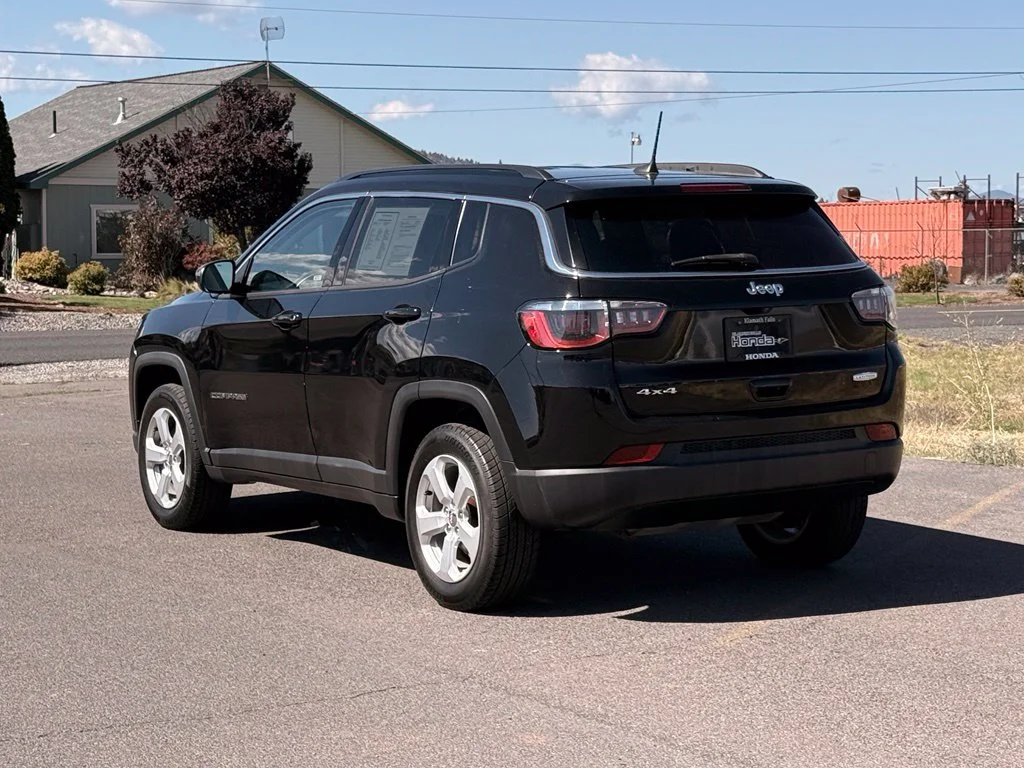 Used 2018 Diamond Black Jeep Latitude image 4