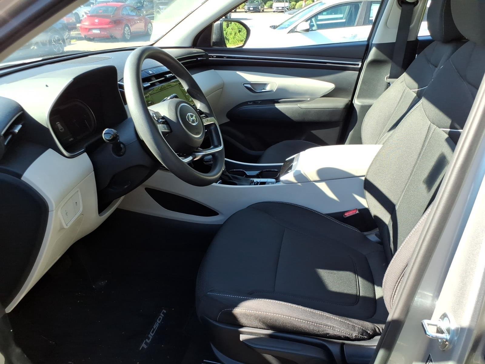 Used 2024 Shimmering Silver Hyundai SE image 5