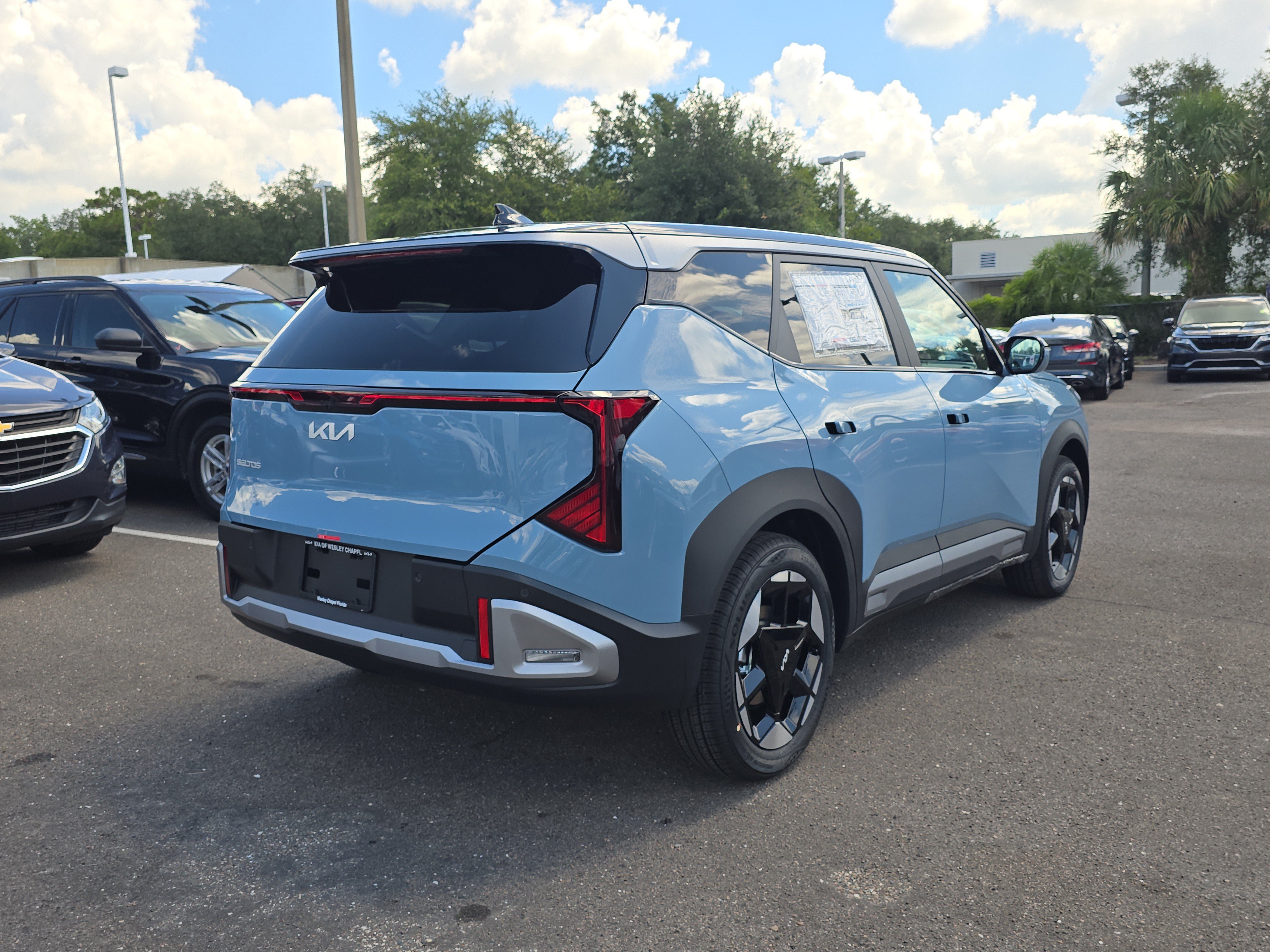 New 2027 Frost Blue / Black Roof Kia S image 8