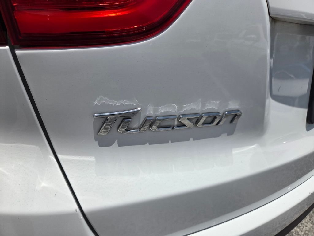 Used 2015 White Hyundai Limited image 11