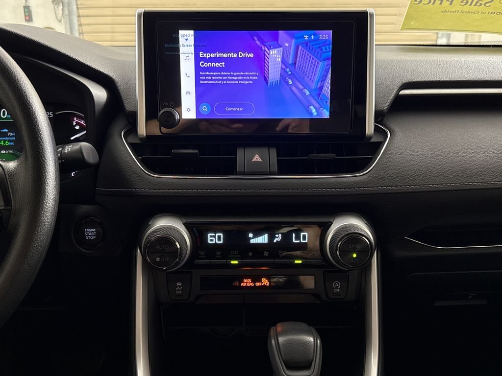 2025 Toyota RAV4 XLE - Photo 17