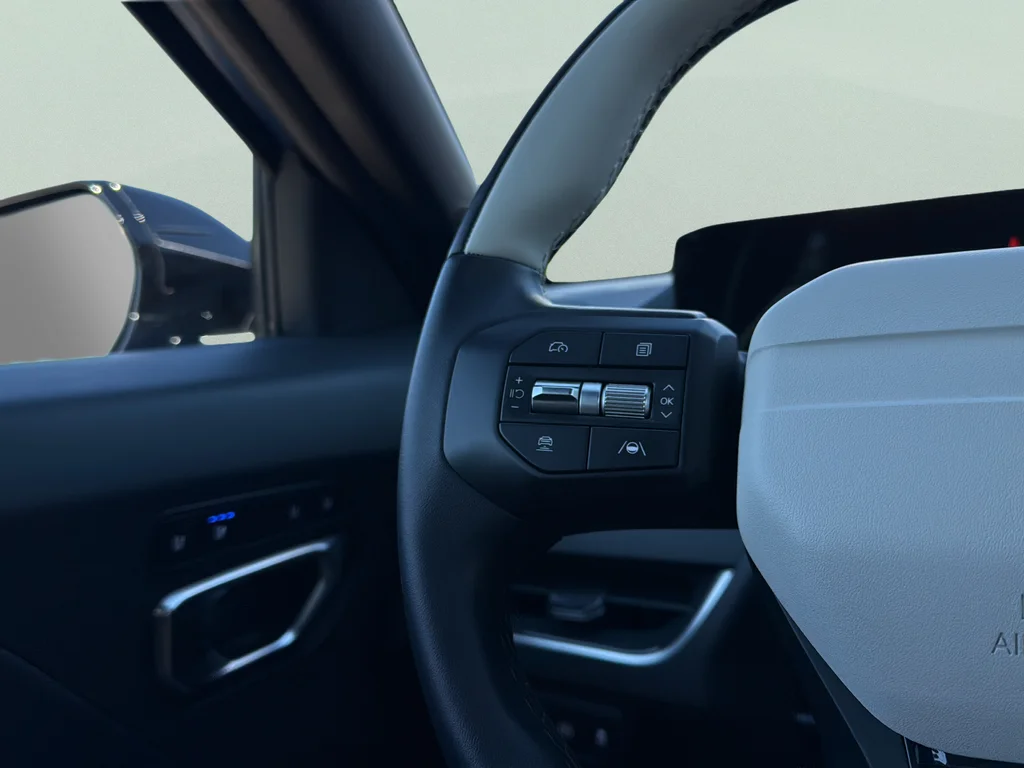Certified Used 2025 Wave Blue Kia GT-Line image 17