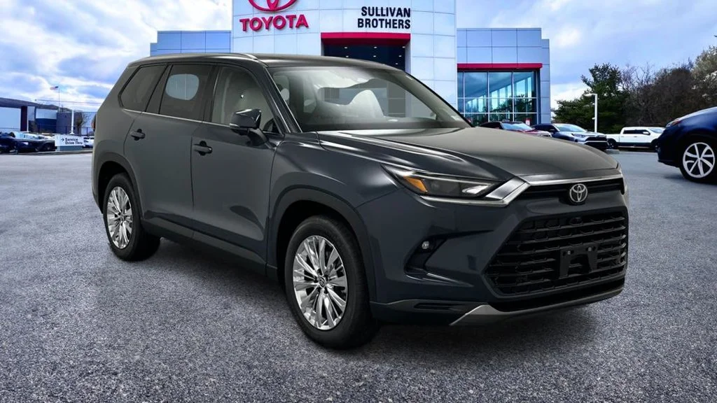 Used 2024 White Toyota Platinum image 3