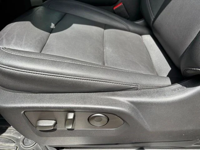 Used 2022 Black Chevrolet Z71 image 16