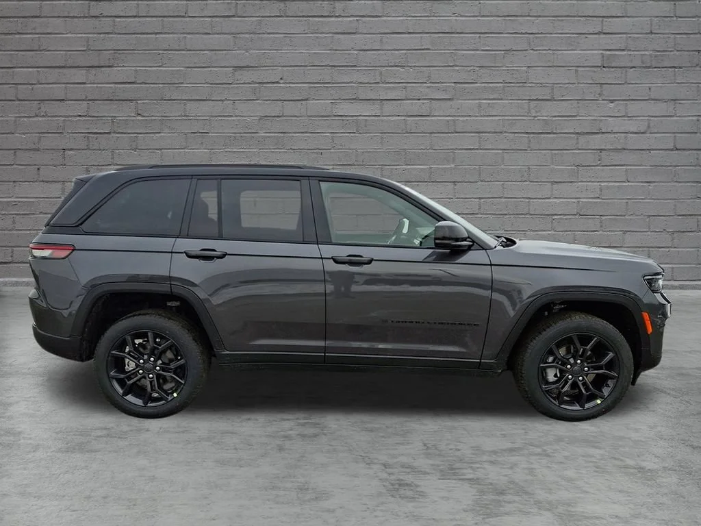 New 2025 Baltic Gray Metallic Clearcoat Jeep Limited image 9