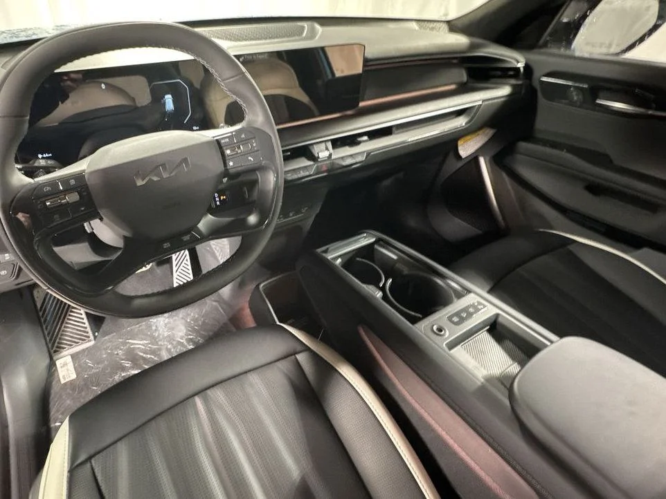 New 2026 Wolf Gray/Ebony Black Roof Kia GT-Line image 3