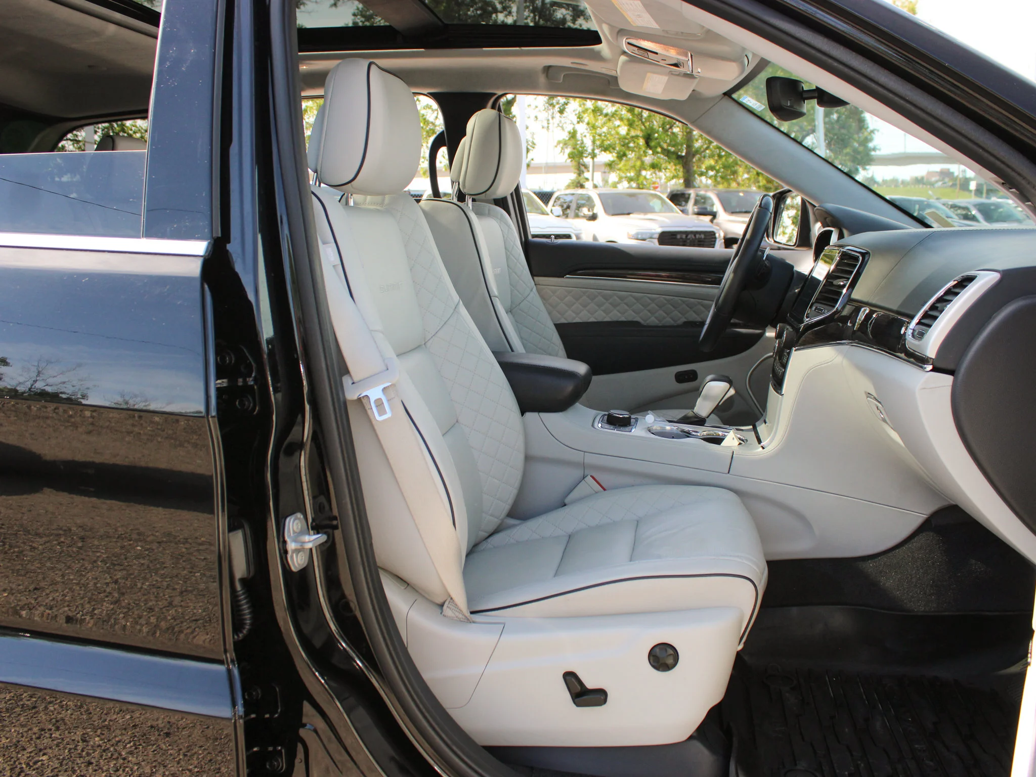 Certified Used 2020 Black Jeep Summit* No Accidents | Low KM