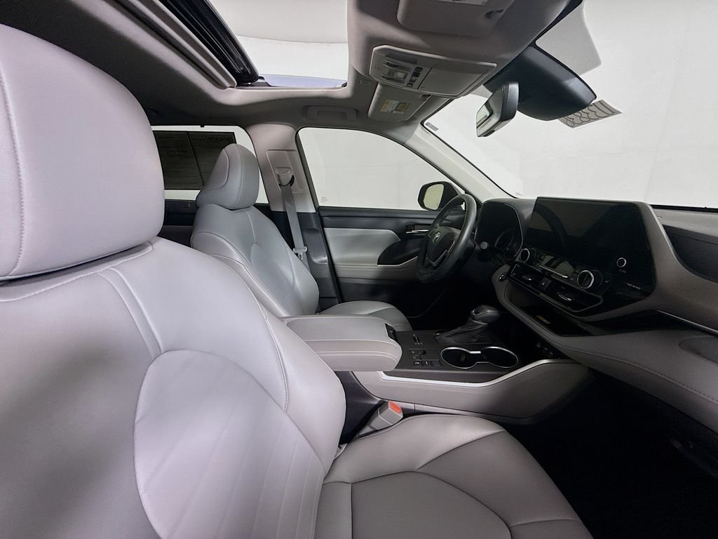 Used 2023 Moon Dust Toyota XLE image 30
