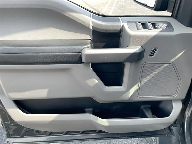 Used 2016 Magnetic Metallic Ford XL image 18