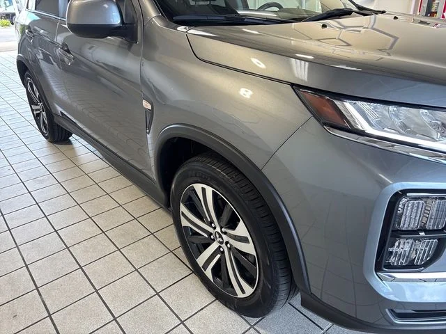 Used 2025 Mercury Gray Metallic Mitsubishi 2.0 ES image 19