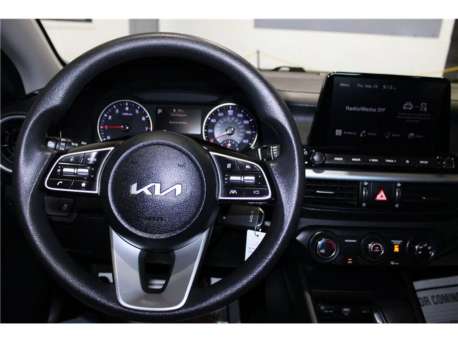 2023 Kia Forte LXS - Photo 25