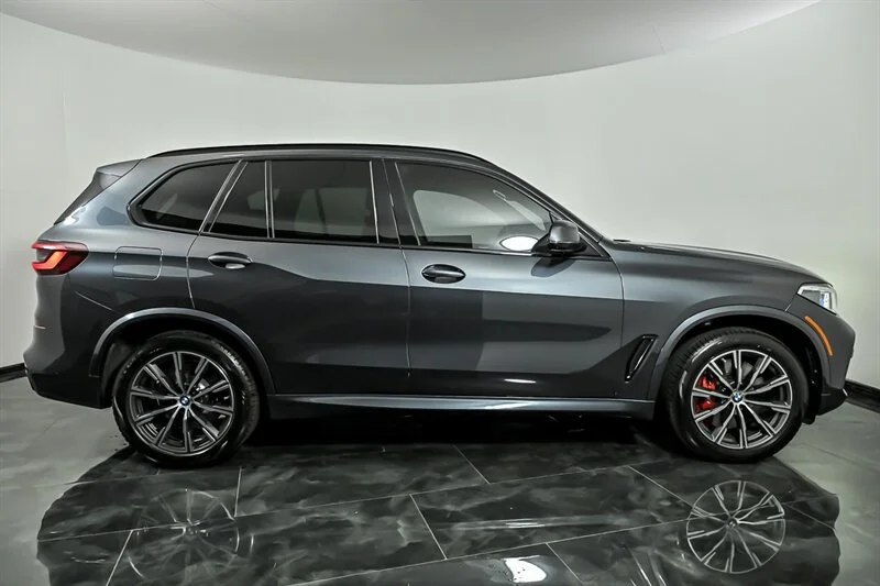 Used 2022  BMW M50i image 10