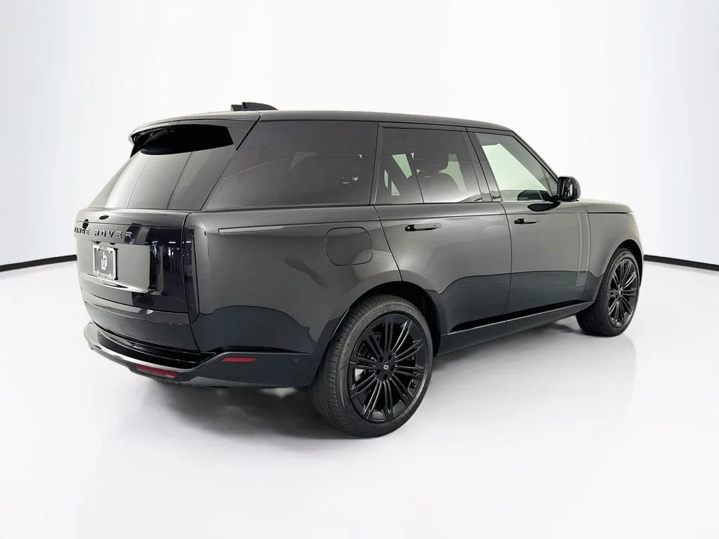 New 2027 Santorini Black Land Rover SE image 5