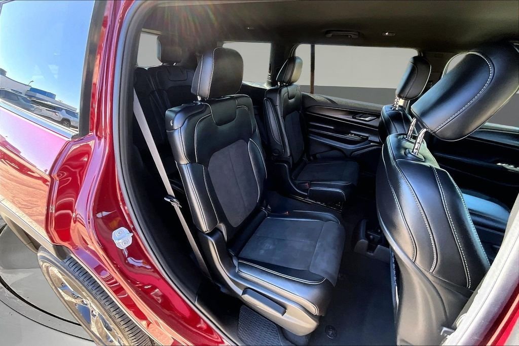 Used 2025 Red Jeep Altitude image 28