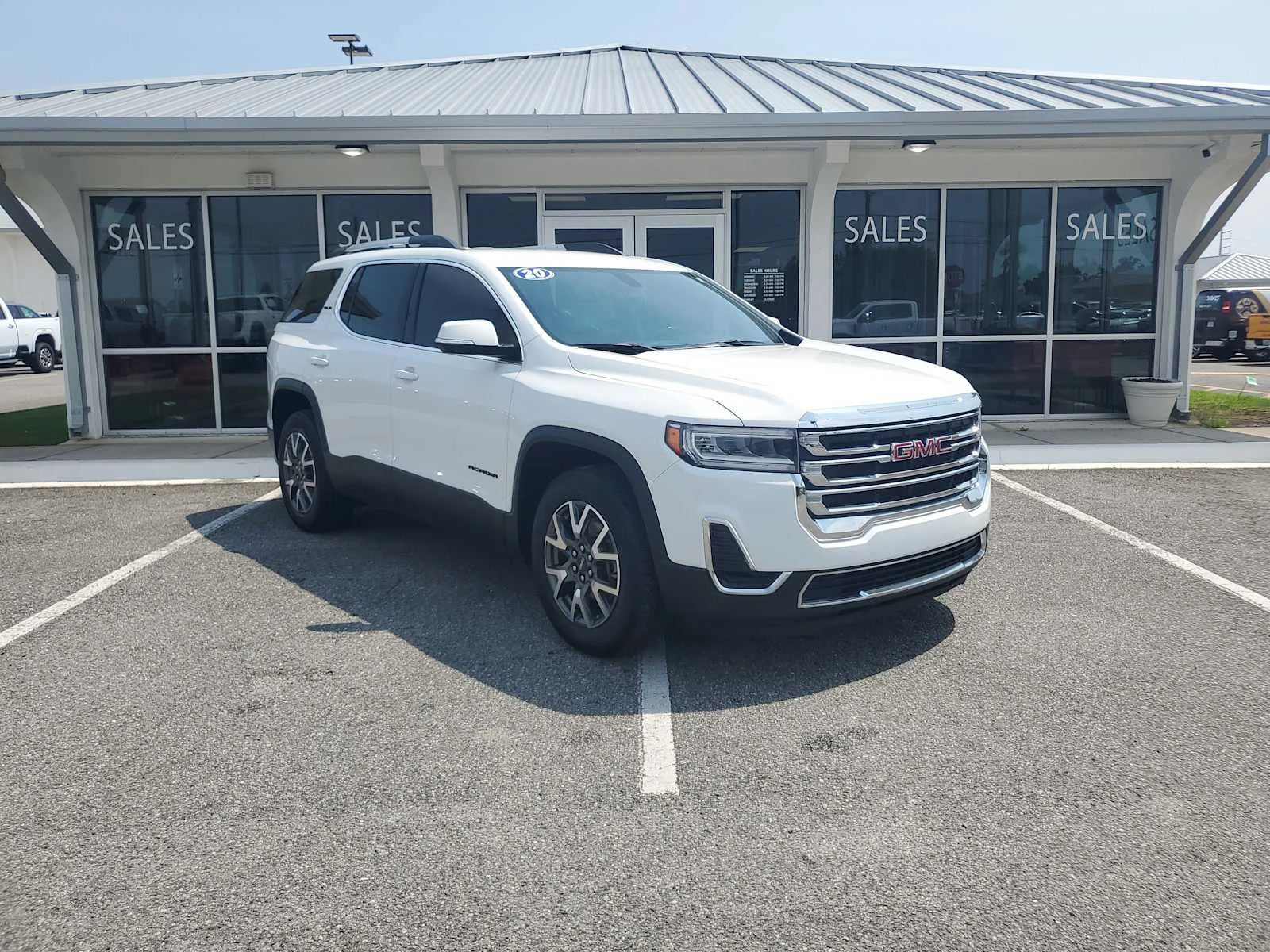 Used 2020 SUMMIT WHITE GMC SLE image 9