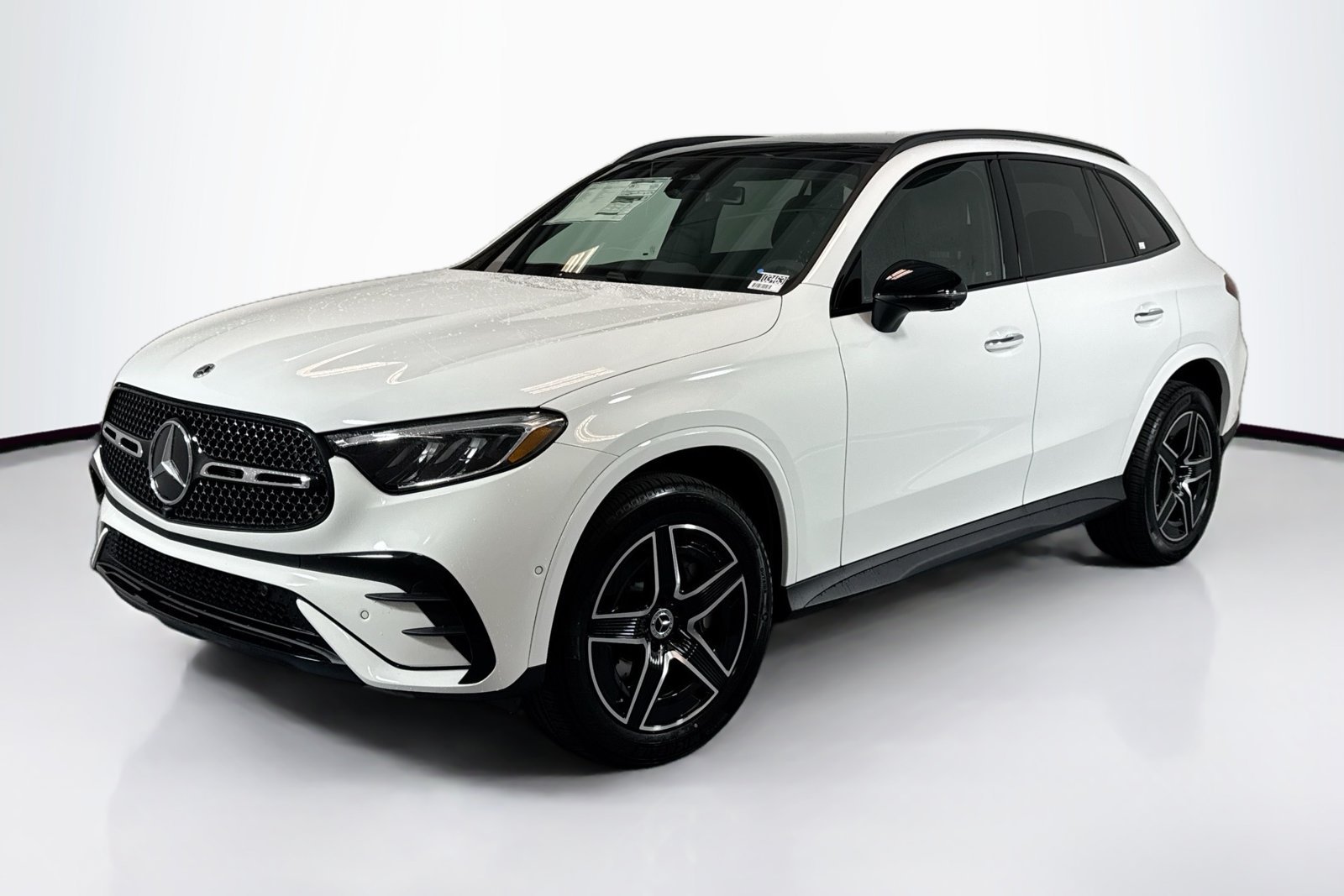 New 2026 Polar White Mercedes-Benz GLC 300 image 1