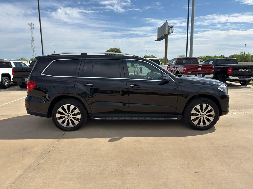 Used 2018 Obsidian Black Metallic Mercedes-Benz 450 4MATIC® image 5