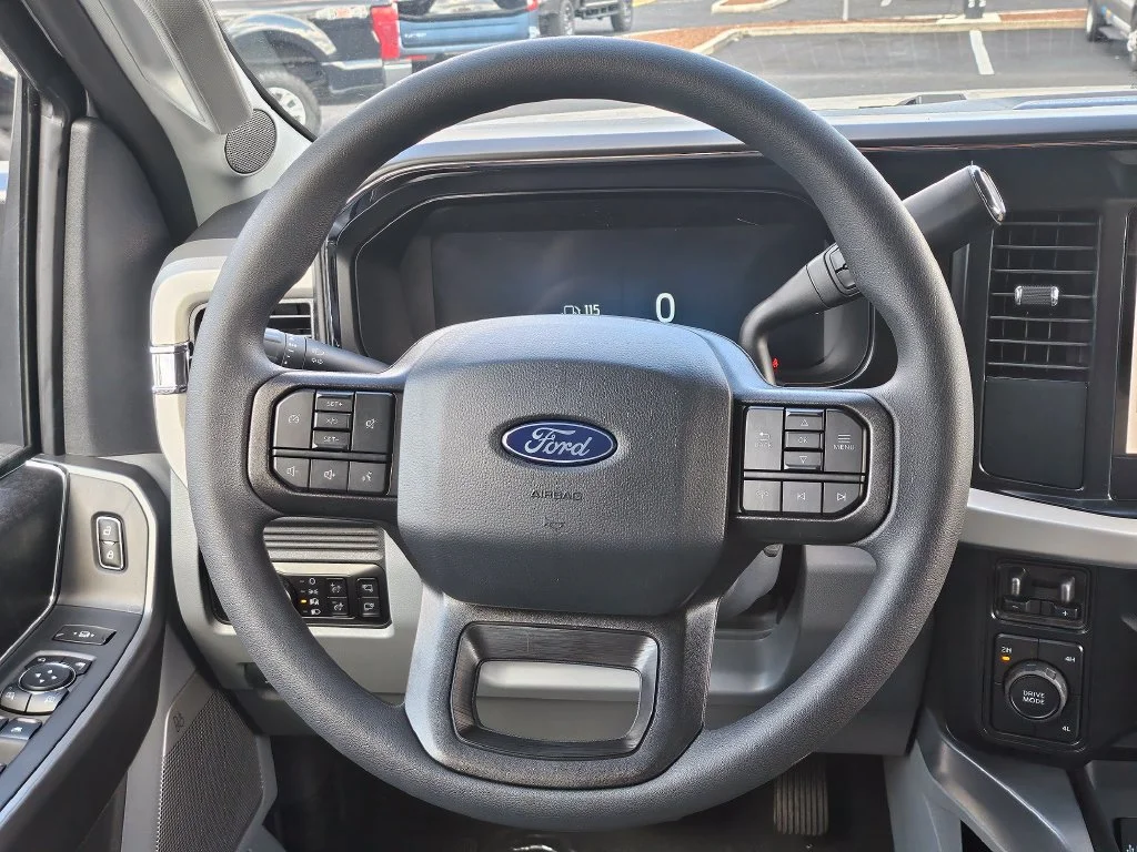 New 2027 Oxford White Ford F-350® XLT image 7