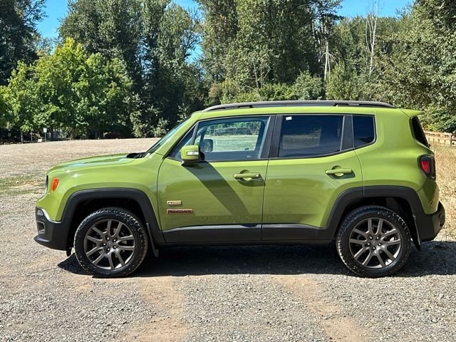 Used 2016 Jungle Green Jeep Latitude image 6