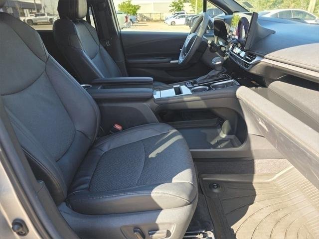 2025 Toyota Sienna Platinum - Photo 14