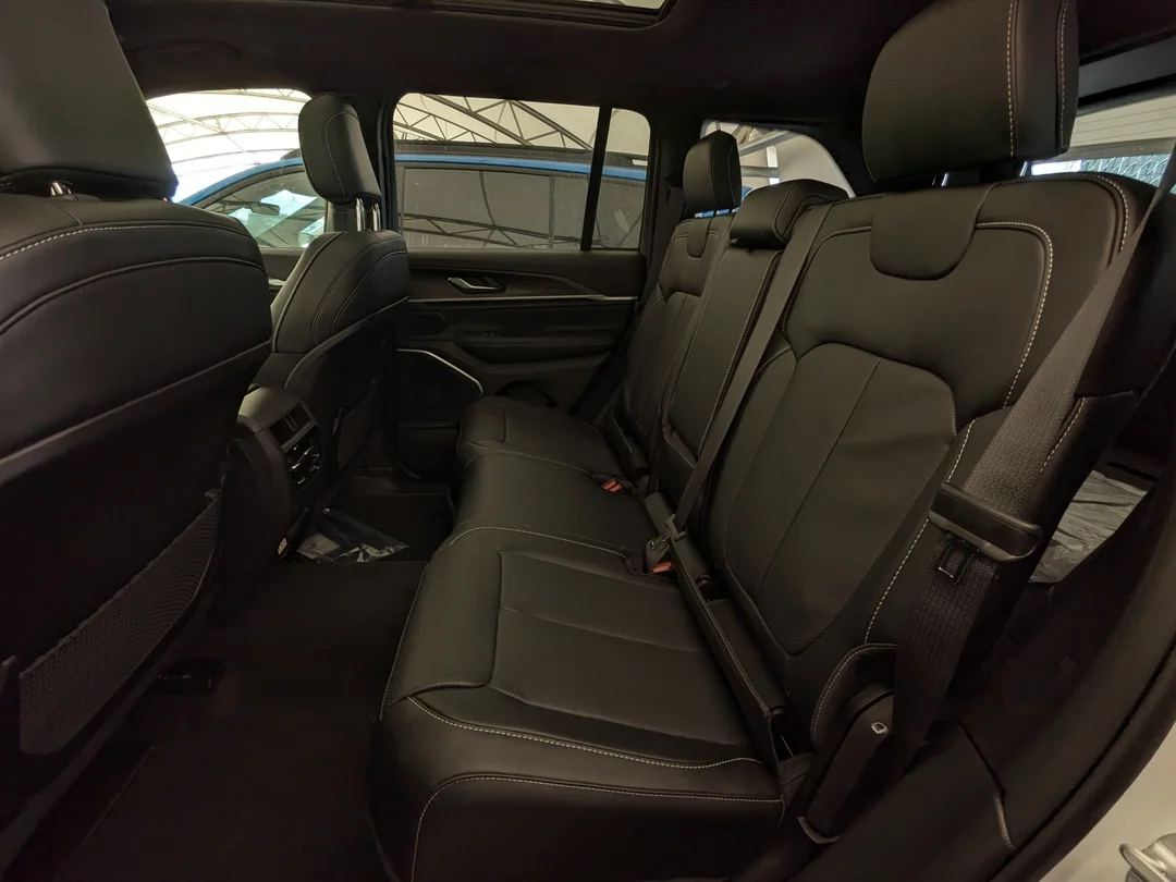 New 2026 White Jeep Limited Reserve - - 4x4 - CommandView Sunroof - Leather Seats - Adaptive Cruise Control & More! image 25