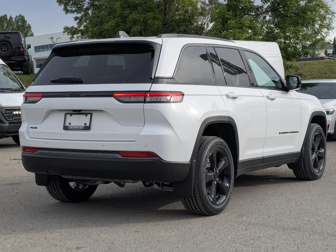 New 2026 White Jeep Altitude - - 4x4 - Power Sunroof - Trailer Tow Pkg - 20 Black Wheels - Remote Start & More! image 8