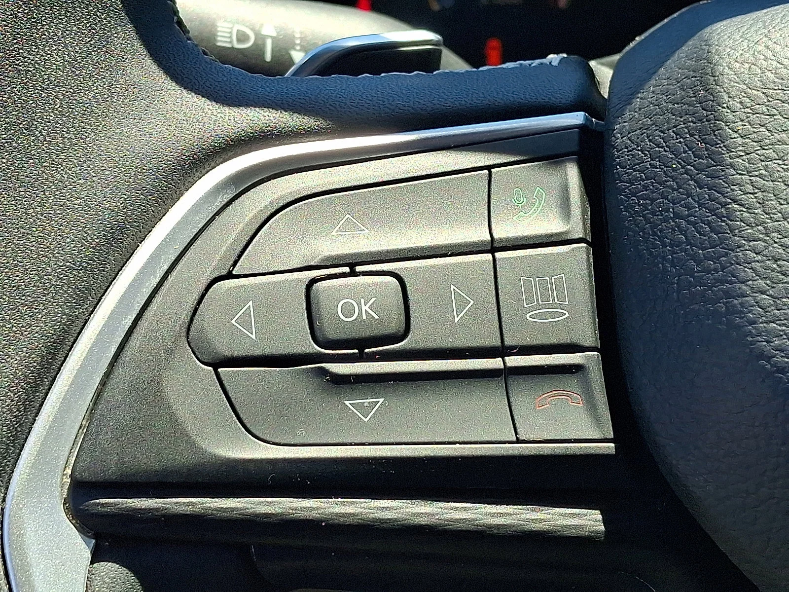Certified Used 2023 Silver Zynith Jeep Laredo image 21