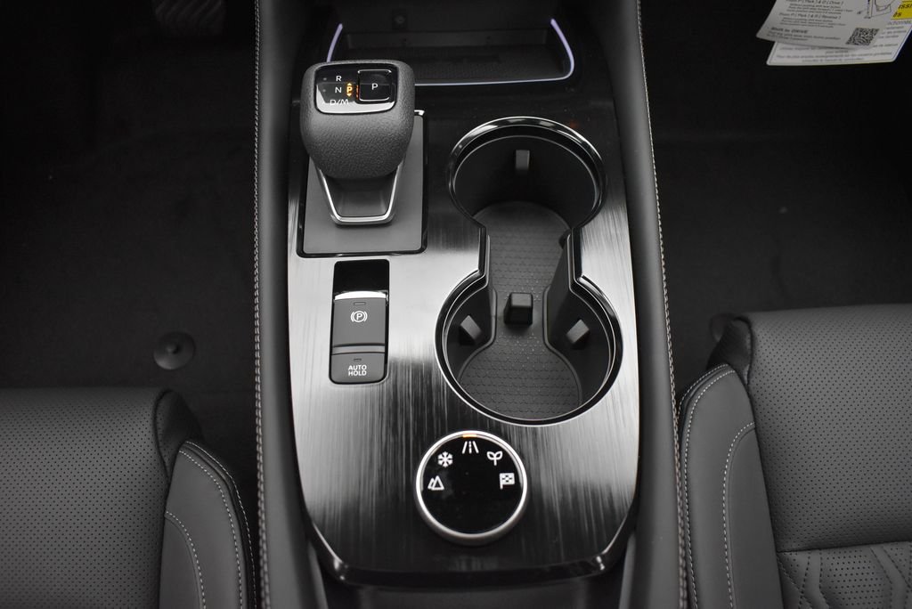 New 2026 Champagne Silver Metallic / Super Black Two-tone Nissan Platinum image 31