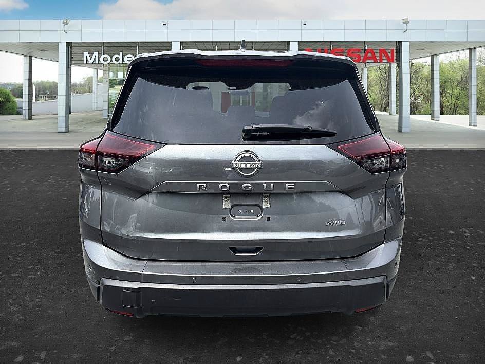 Used 2025 Gun Metallic Nissan SV image 4