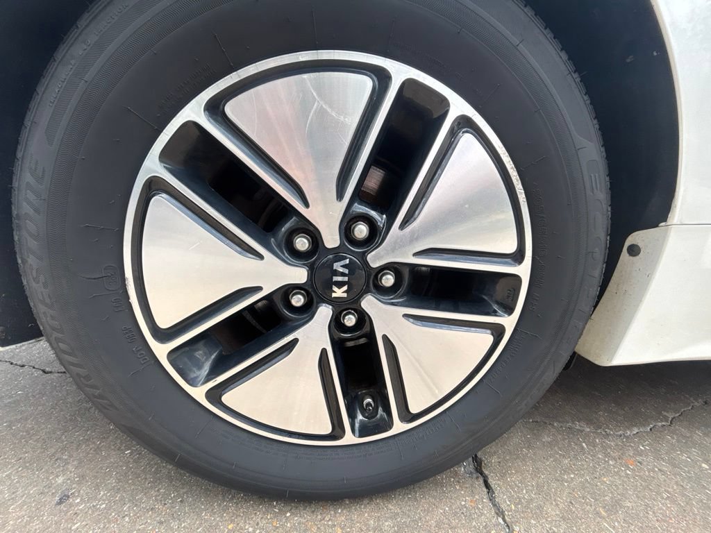 Used 2013 Black Kia LX image 25