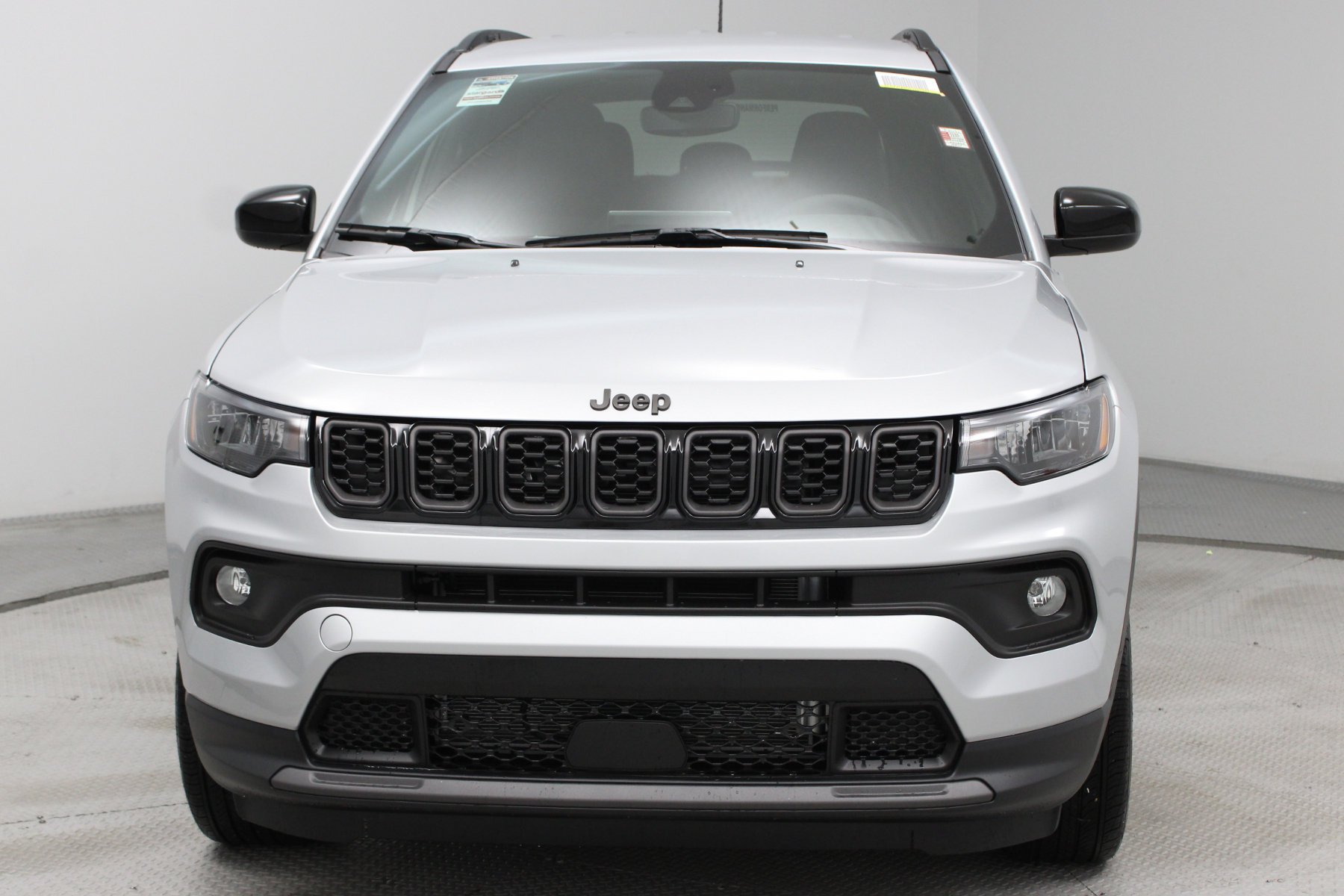 New 2026 Silver Zynith Metallic Clear-Coat Exterior Paint Jeep Latitude Altitude 4x4 image 25