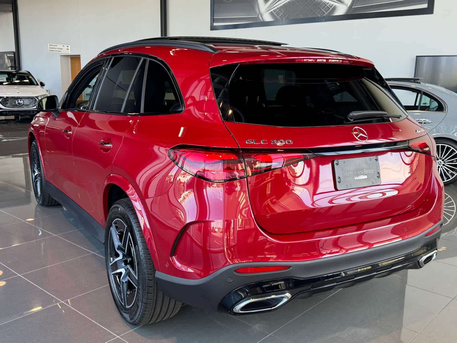 New 2027 MANUFAKTUR Patagonia Red Metallic Mercedes-Benz GLC 300 image 5
