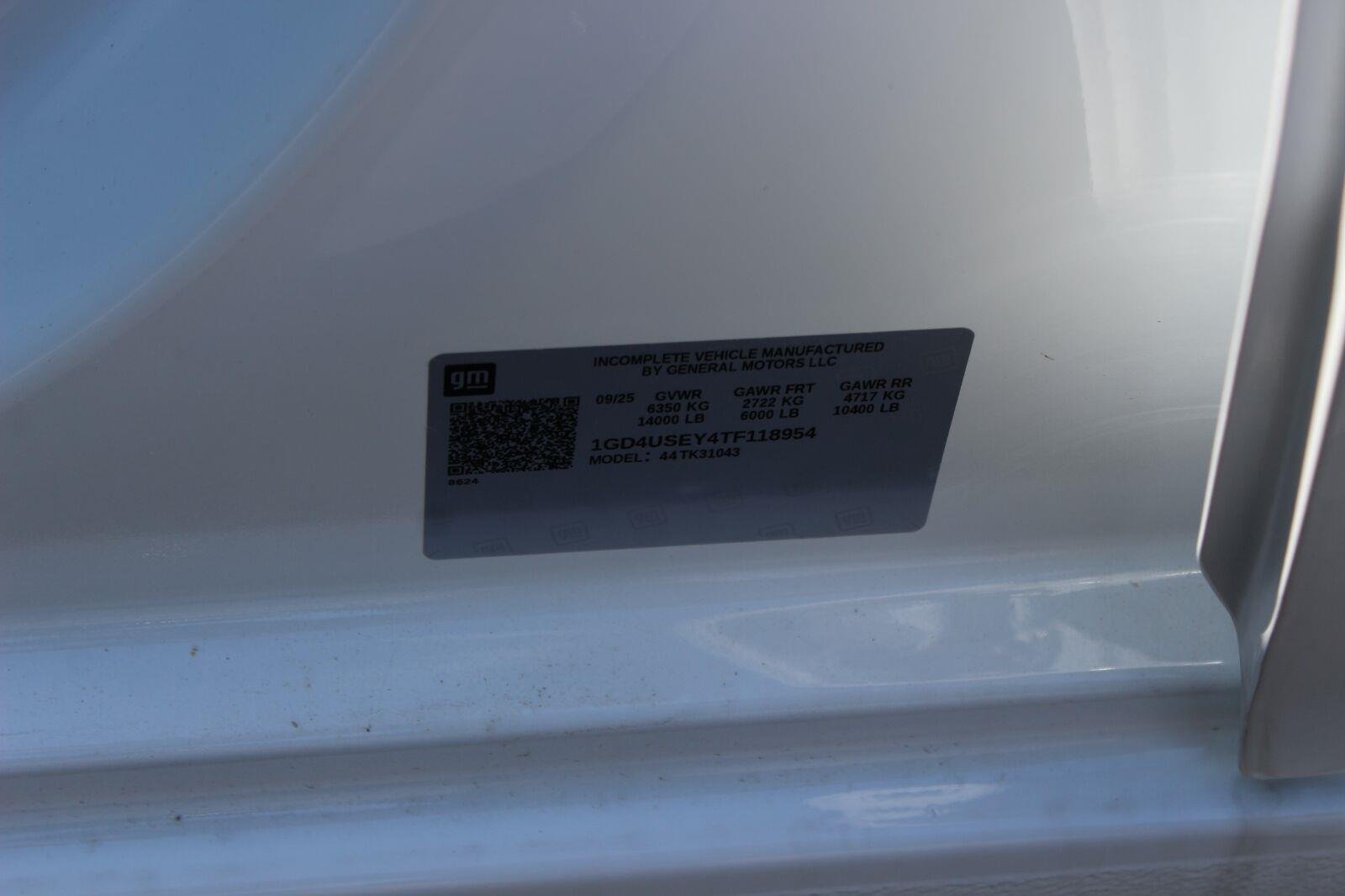 New 2026 Summit White GMC Pro image 36