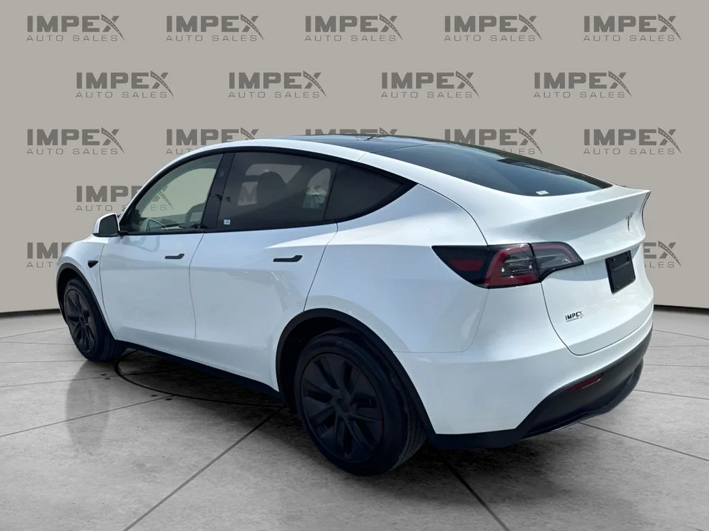 Used 2025  Tesla Long Range image 3