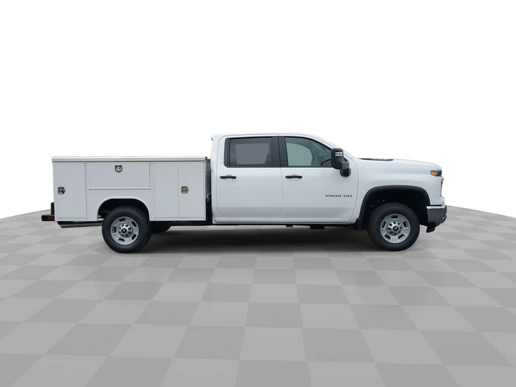 New 2026 Summit White Chevrolet WT image 9