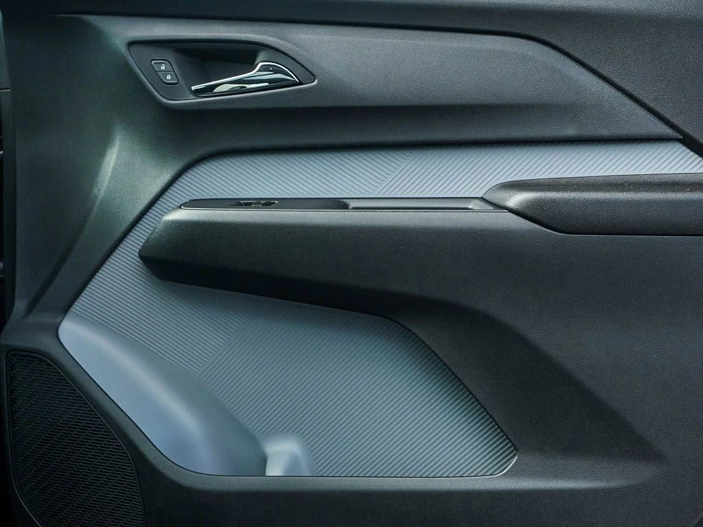 New 2027 Mosaic Black Metallic Chevrolet RS image 8
