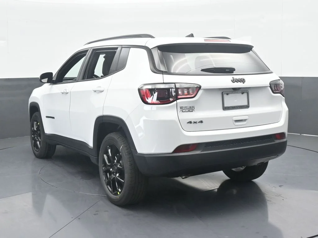 New 2026 Bright White Clear-Coat Exterior Paint Jeep Latitude image 4