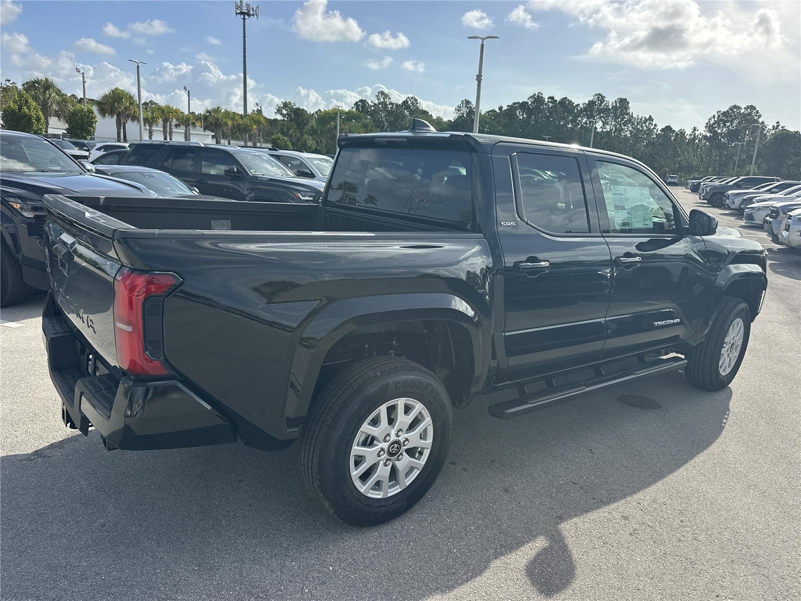 View vehicle photo 3